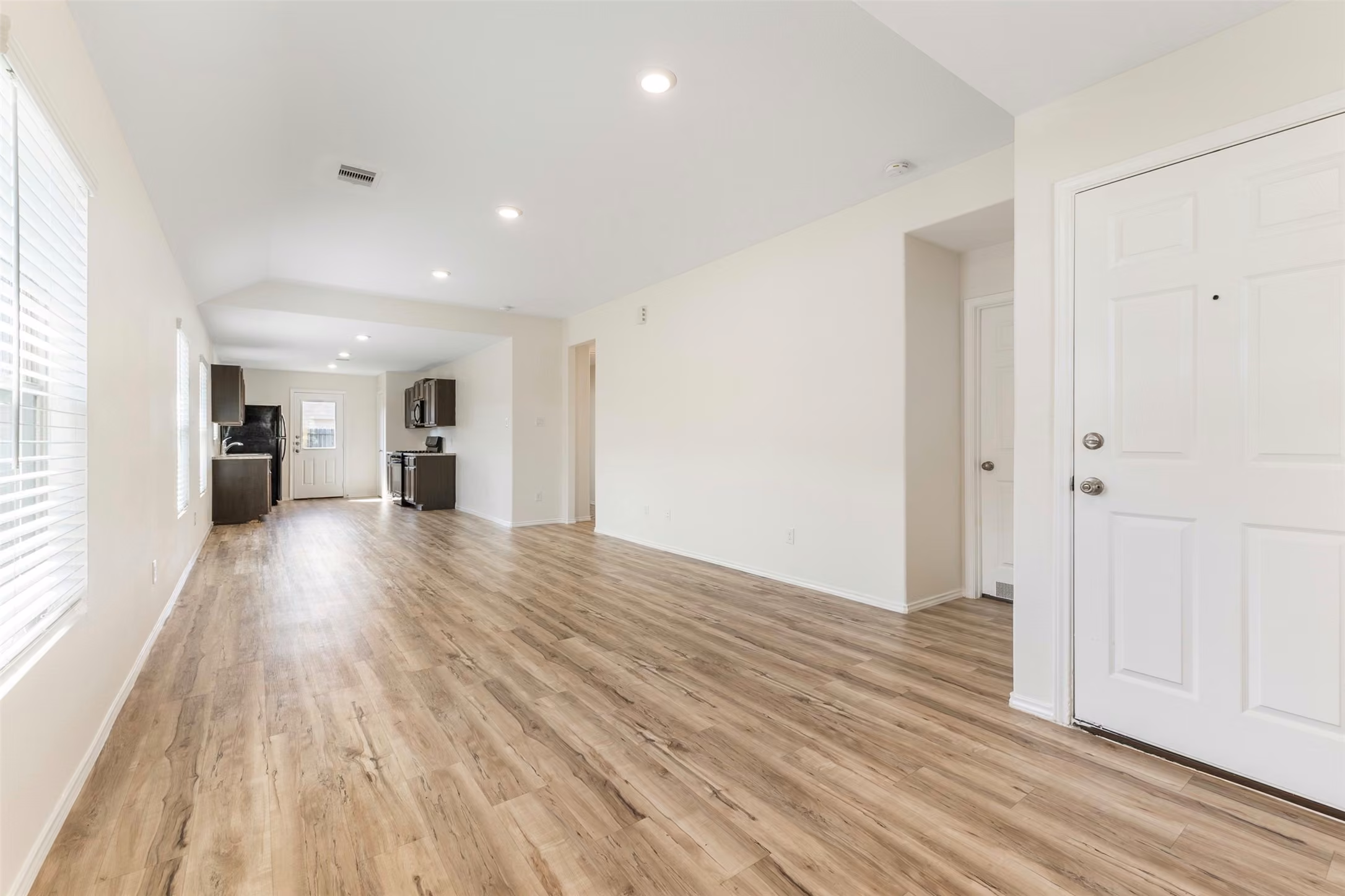 Photo 7 of 8635 Wooster Trails Drive, Baytown, TX