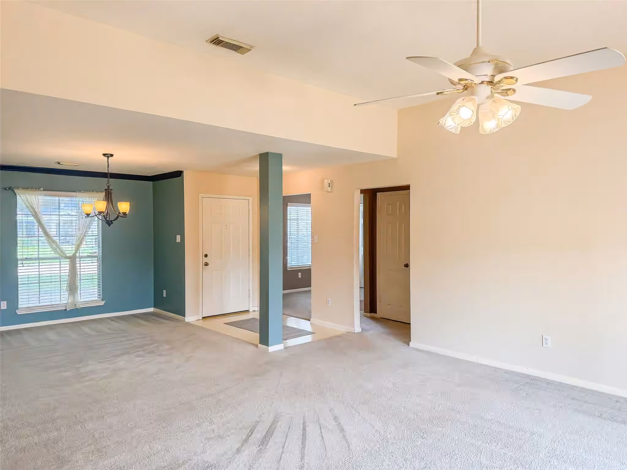 Photo 4 of 6835 Haven Creek Drive, Katy, TX