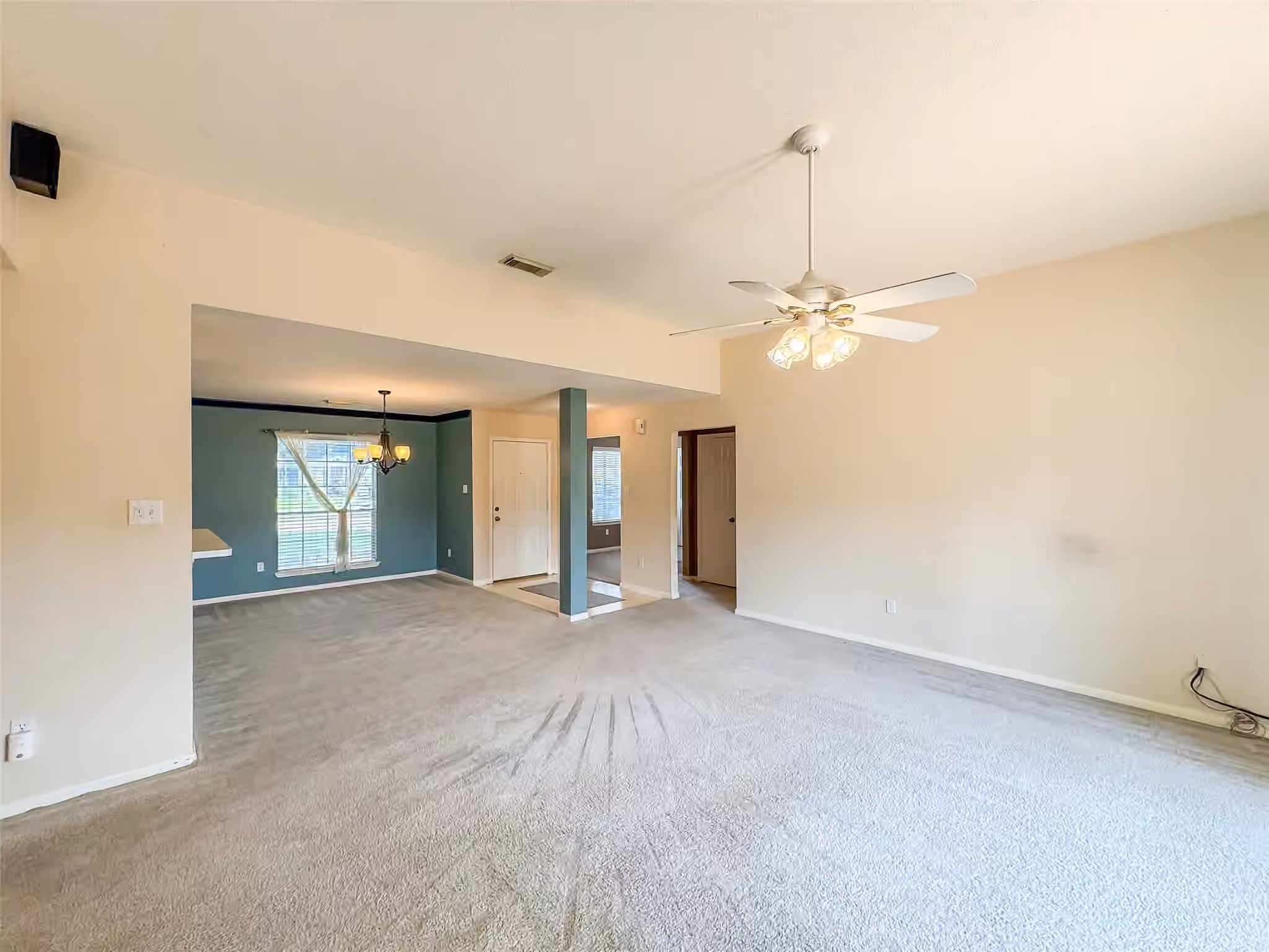 Photo 5 of 6835 Haven Creek Drive, Katy, TX