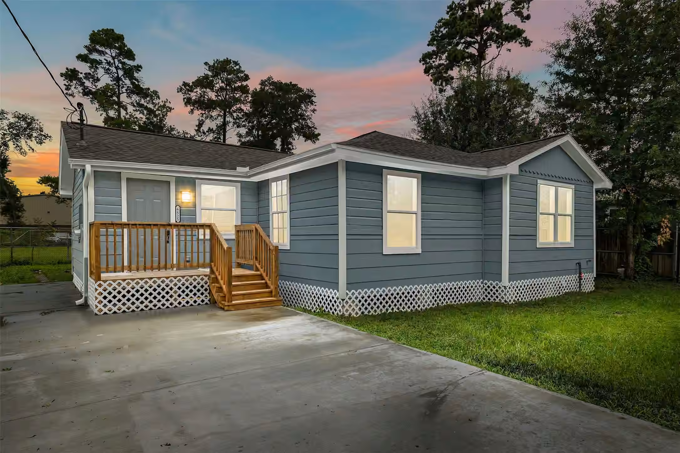 Photo of 6525 Sealey Street, Houston, TX