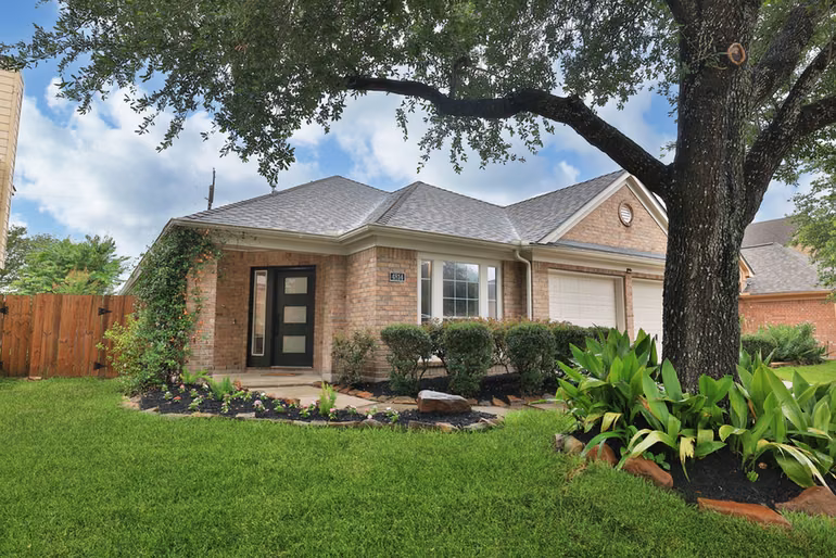 Photo 2 of 4814 Mosaic Canyon Court, Humble, TX