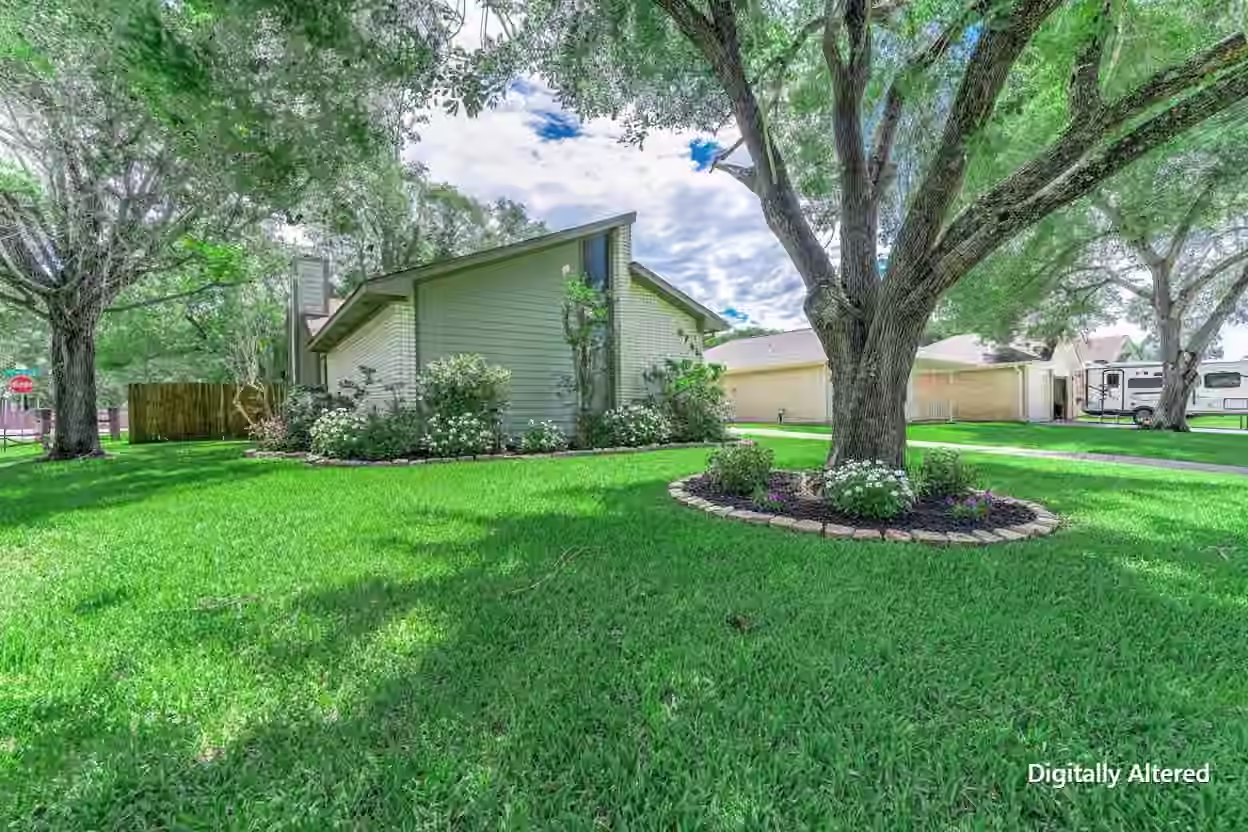 Photo 4 of 2702 Dove Tree Drive, Alvin, TX