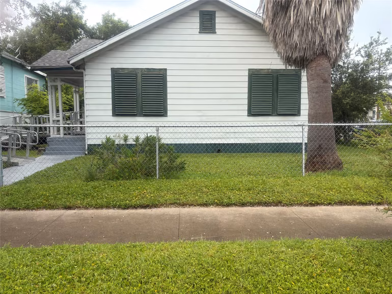 Photo of 4002 Avenue O, Galveston, TX
