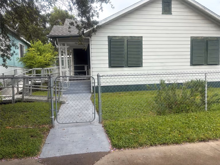 Photo 3 of 4002 Avenue O, Galveston, TX