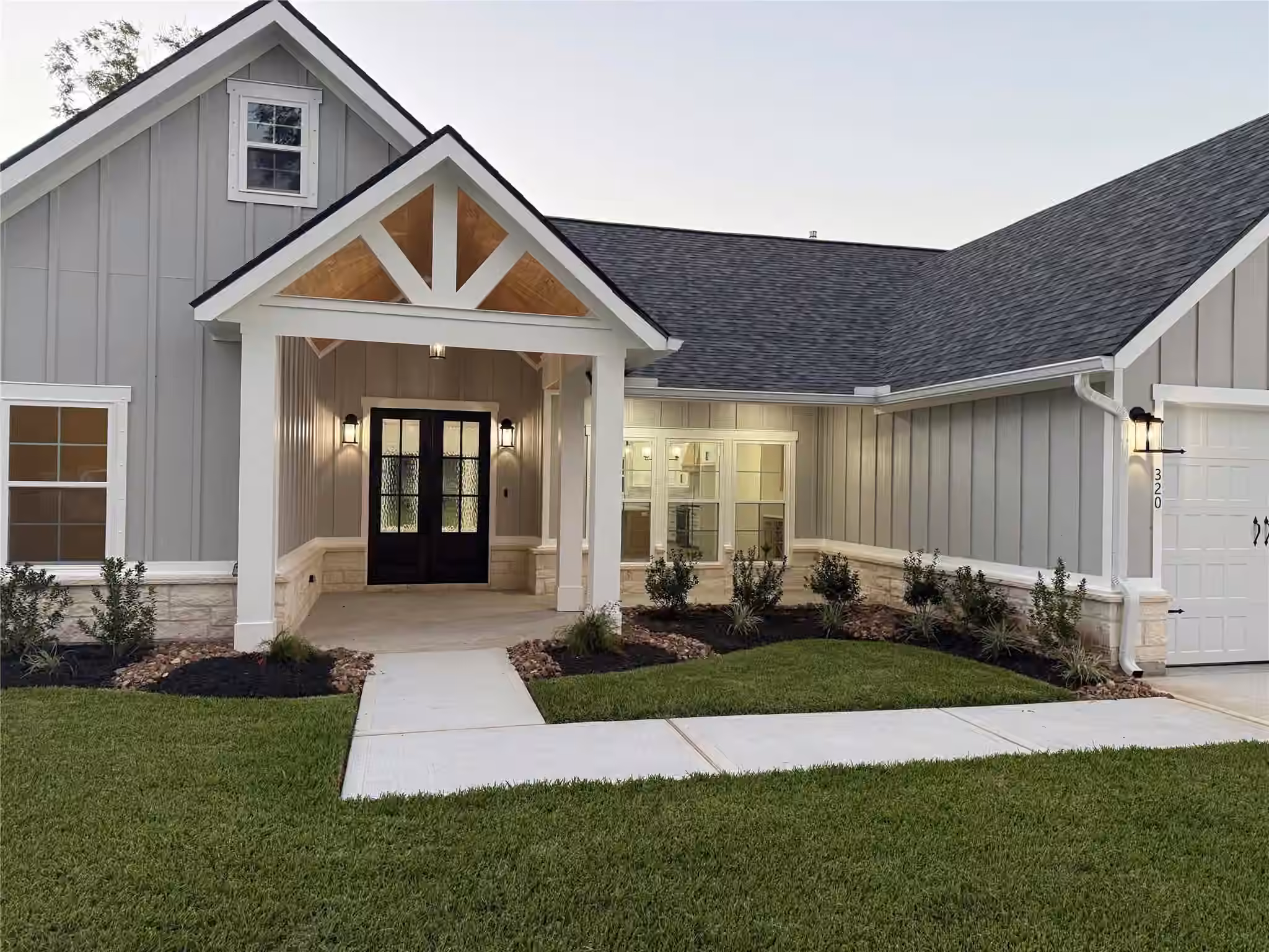Photo 4 of 320 Wood Haven Drive, West Columbia, TX