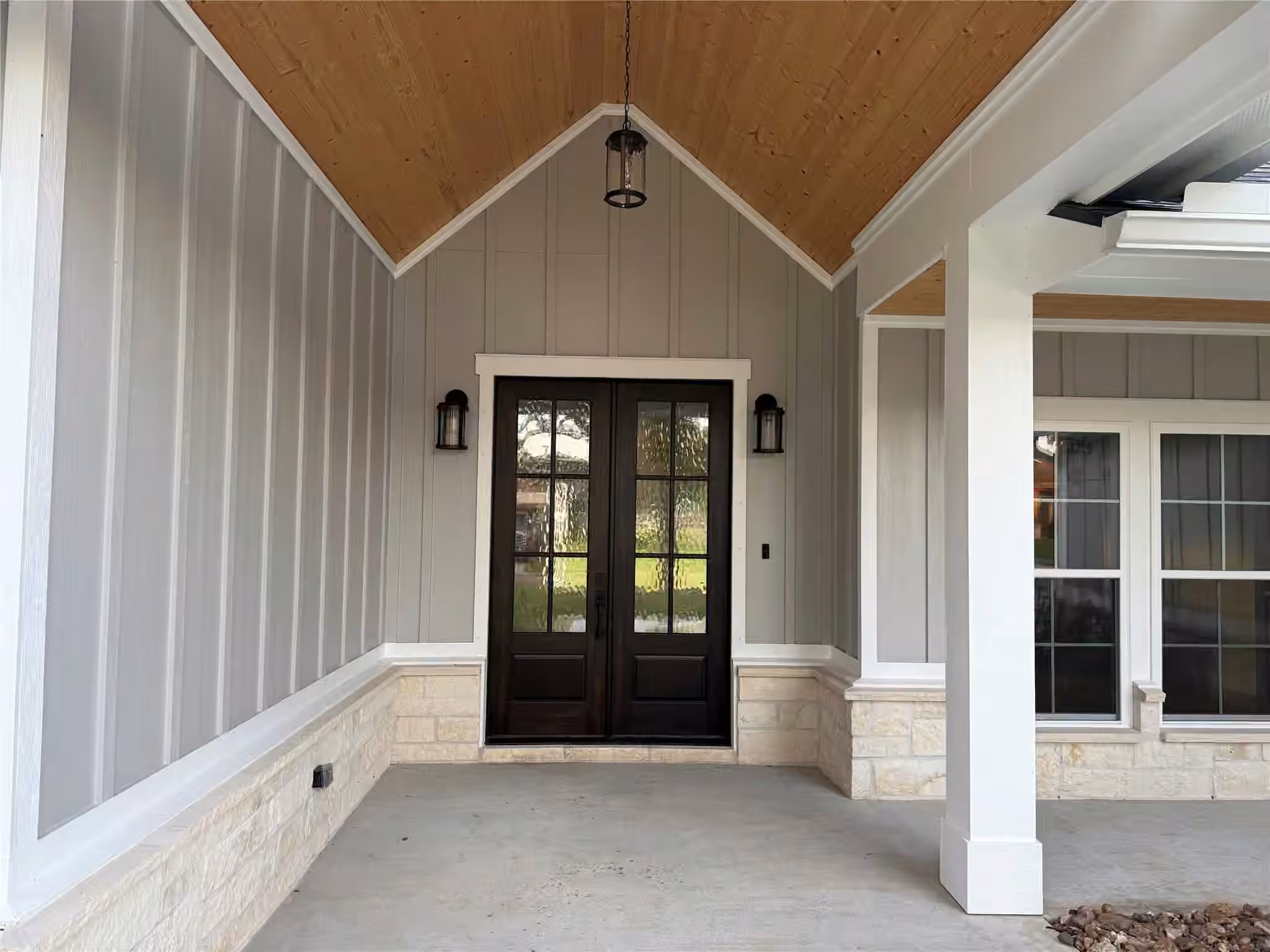 Photo 5 of 320 Wood Haven Drive, West Columbia, TX