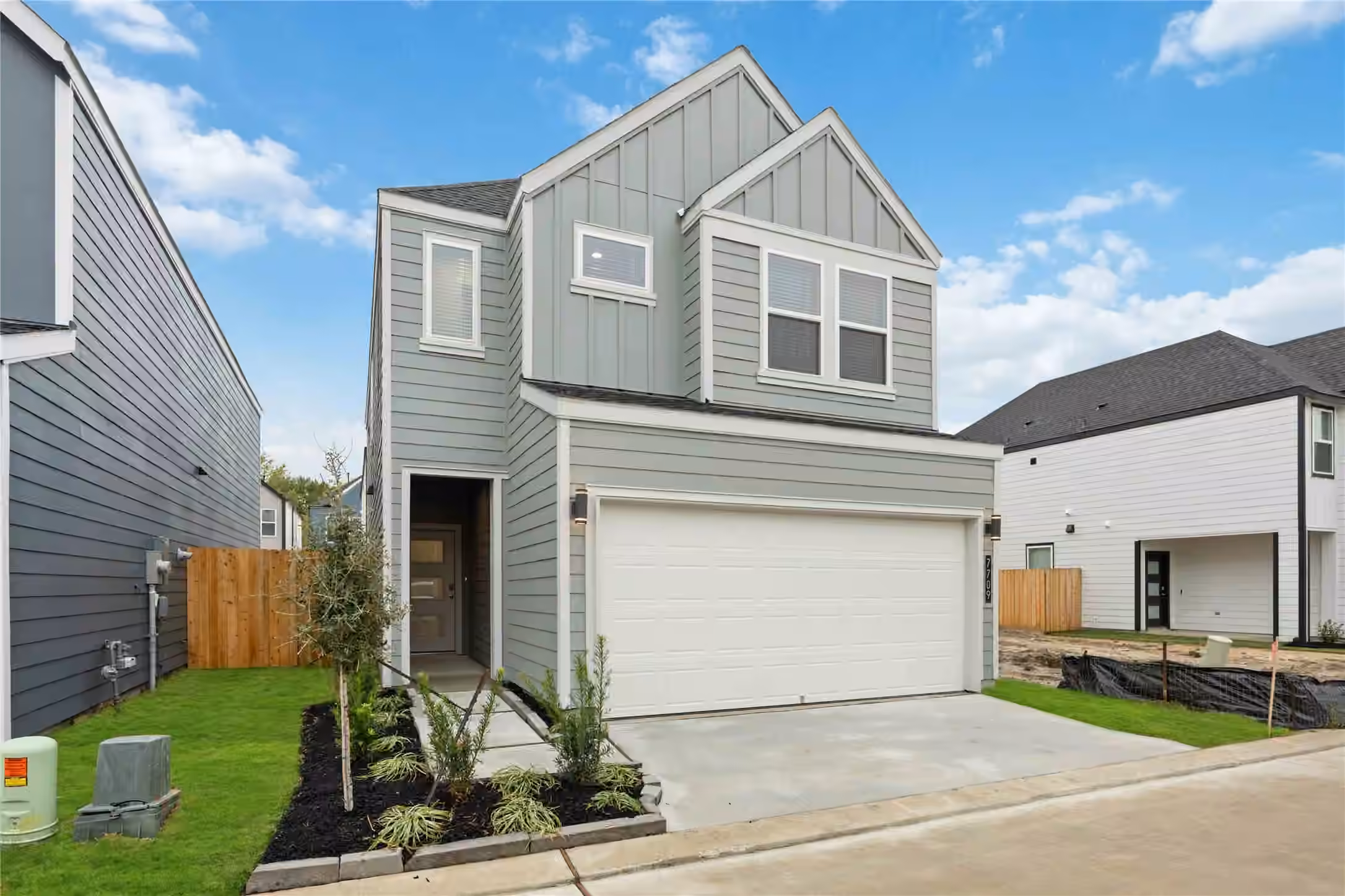 Photo 2 of 7612 Inwood Grove Lane, Houston, TX