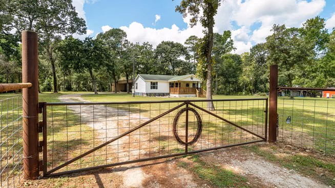 Photo 3 of 25003 Joseph Road, Hockley, TX