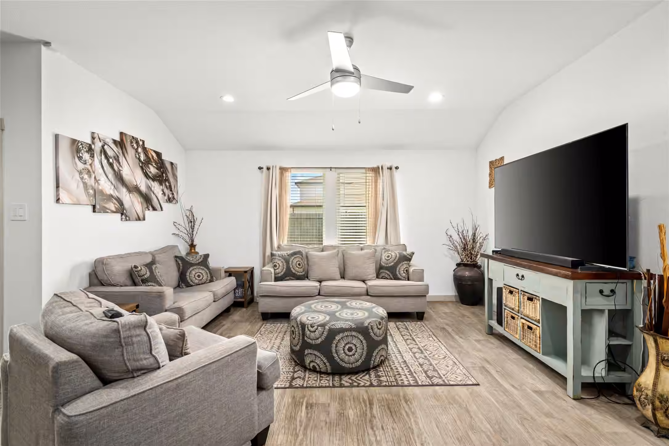 Photo 5 of 8110 Milam Lane, Rosharon, TX