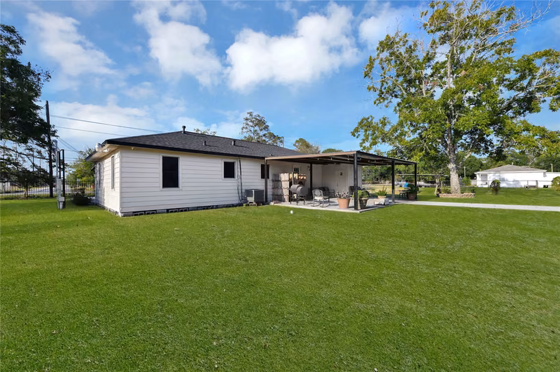 Photo 4 of 16326 Bear Bayou Drive, Channelview, TX