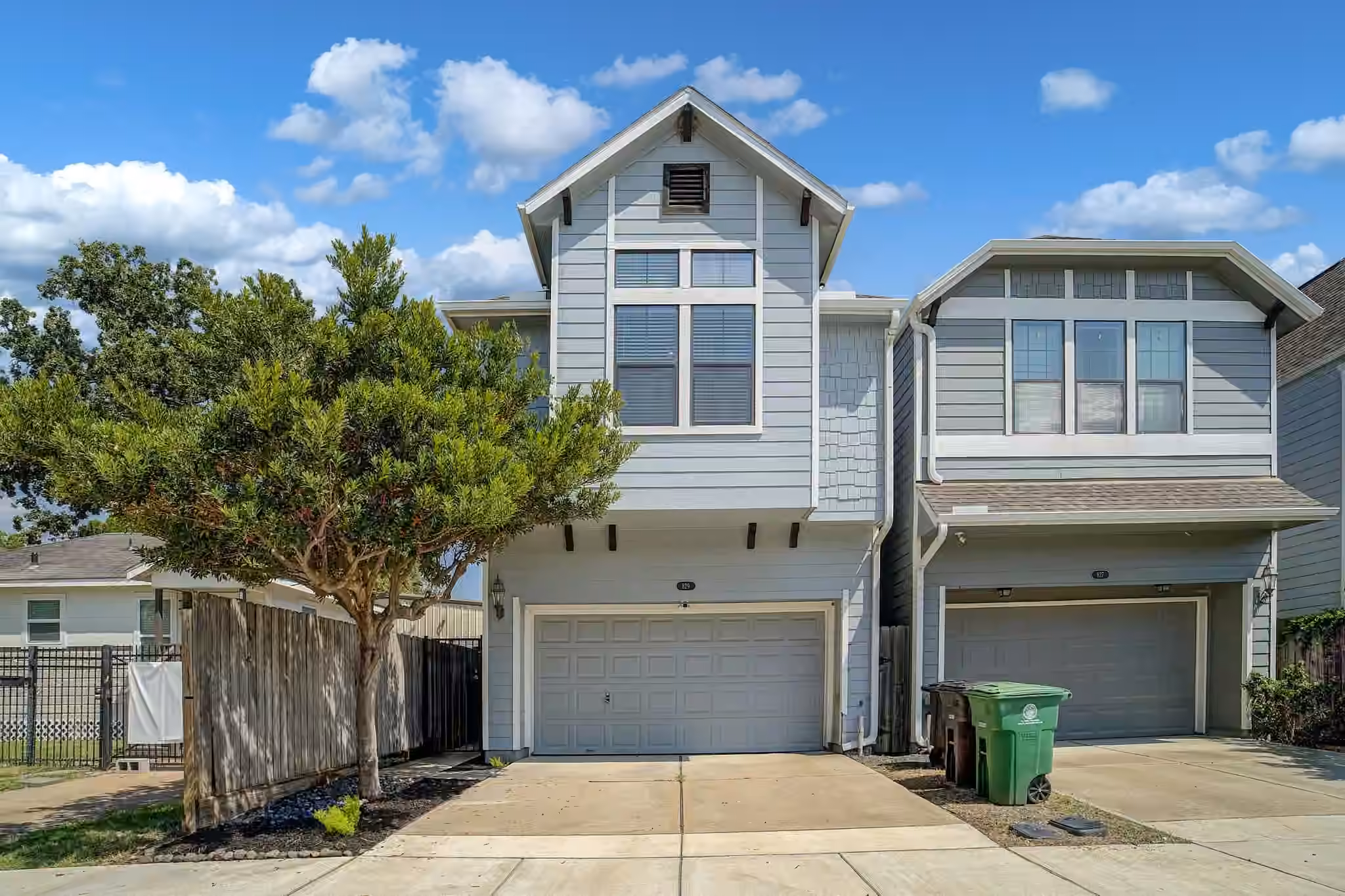 Photo 2 of 829 W 20th Street, Houston, TX