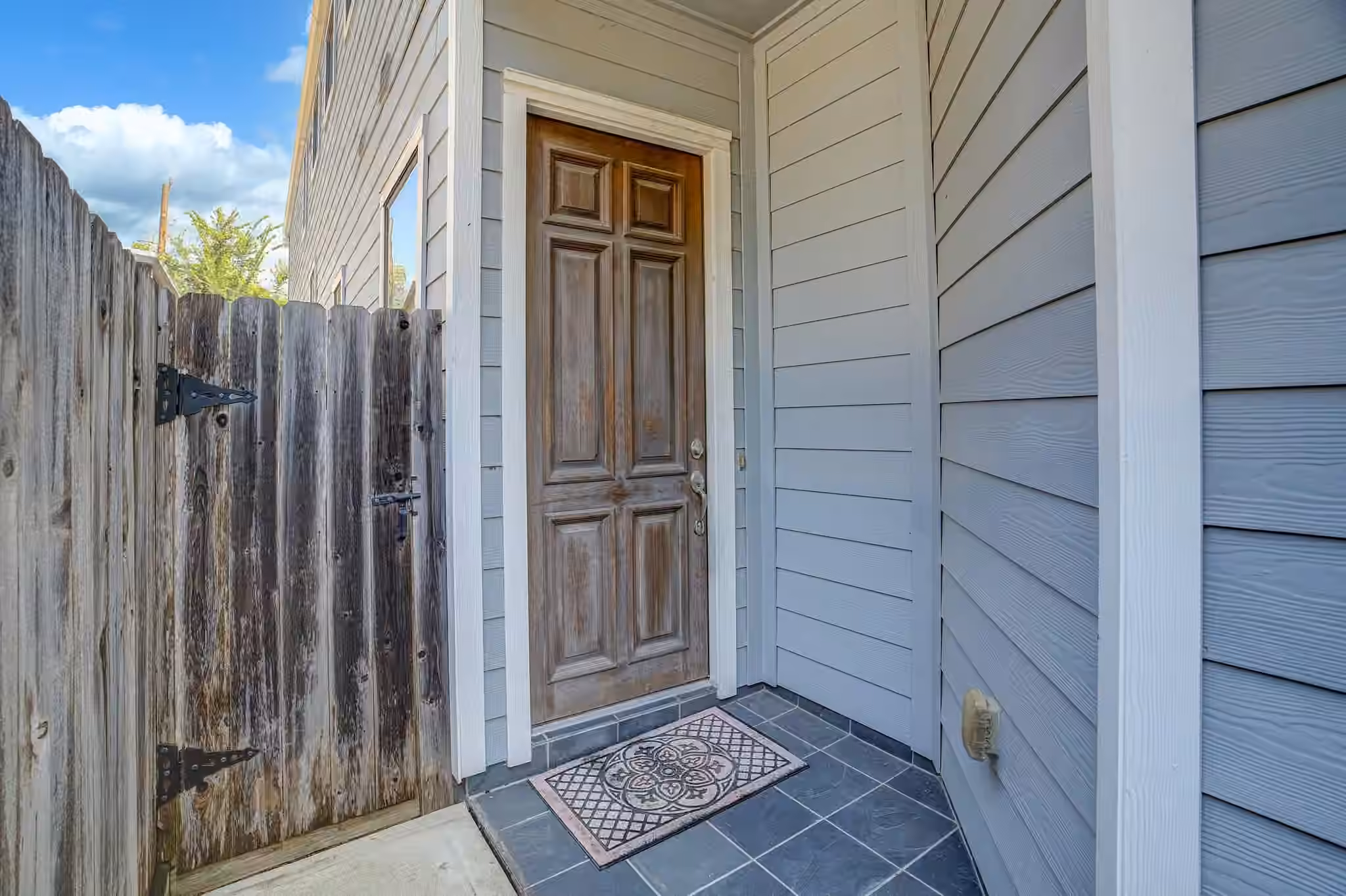 Photo 3 of 829 W 20th Street, Houston, TX