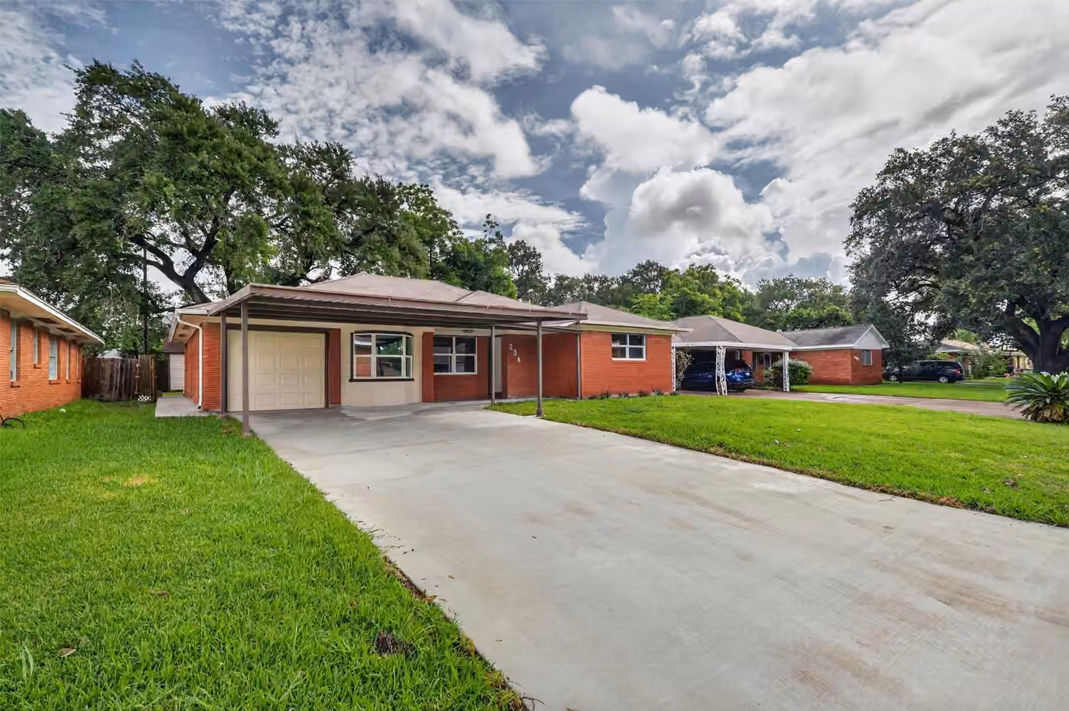 Photo 2 of 206 Mockingbird Lane, Pasadena, TX