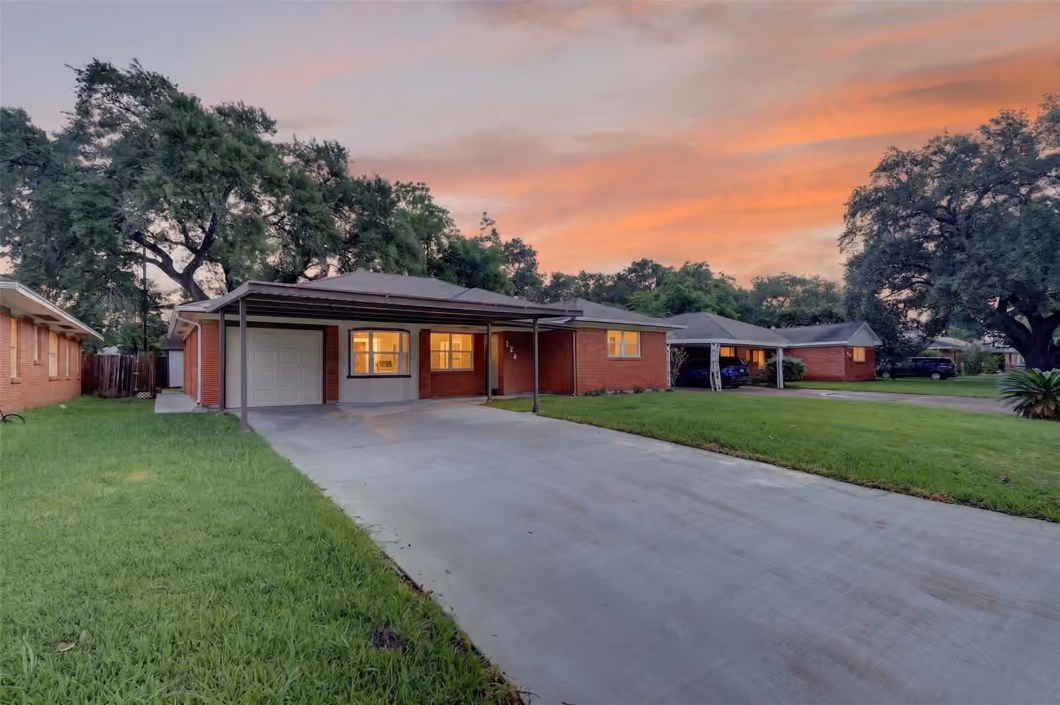 Photo 3 of 206 Mockingbird Lane, Pasadena, TX