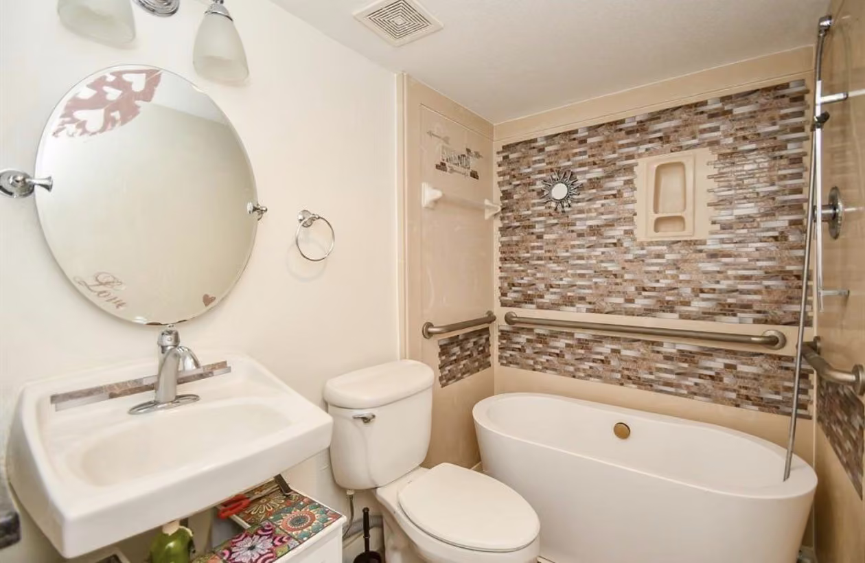 Photo 4 of 7459 Brompton Street 7459, Houston, TX