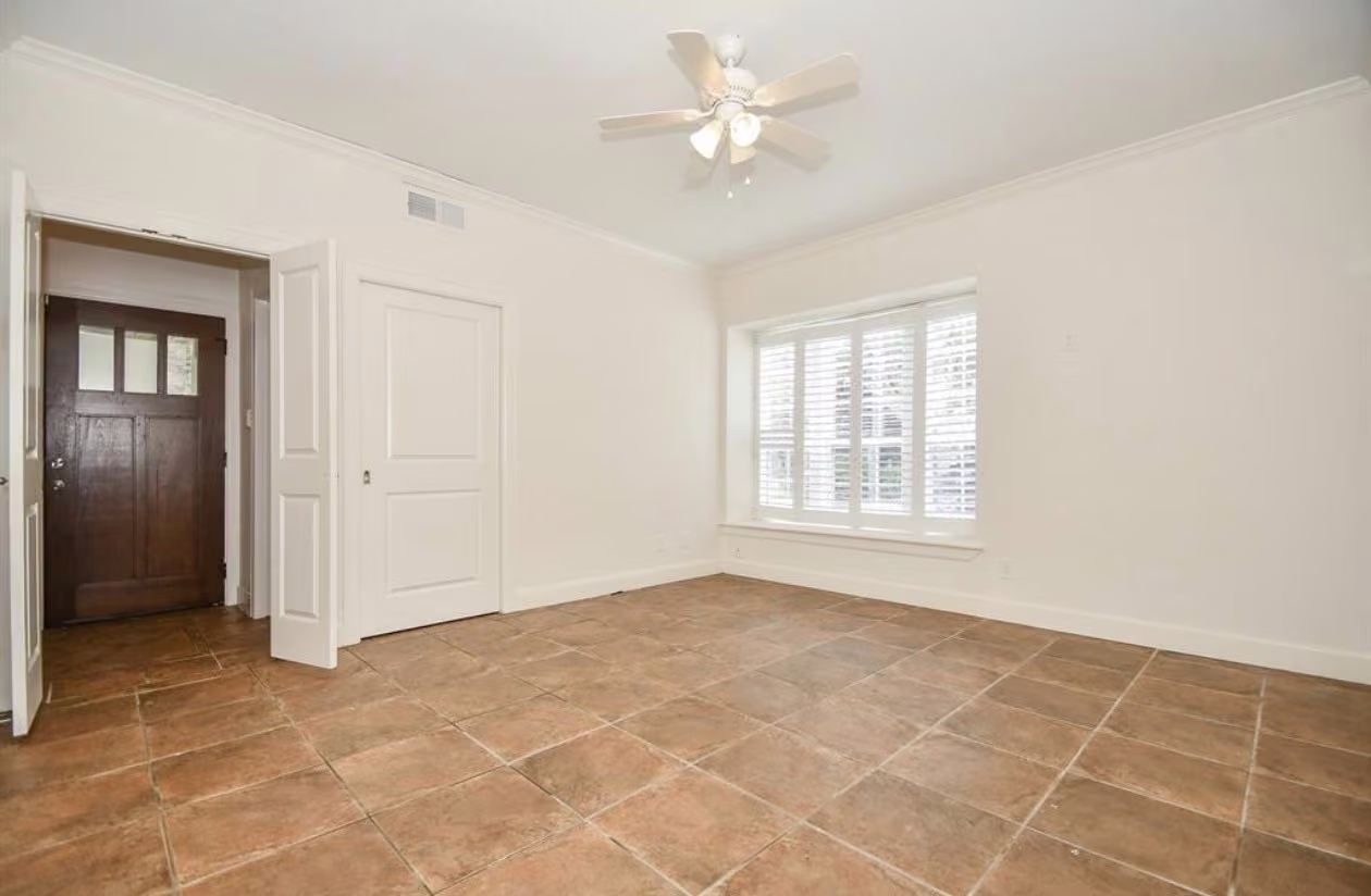 Photo 5 of 7459 Brompton Street 7459, Houston, TX