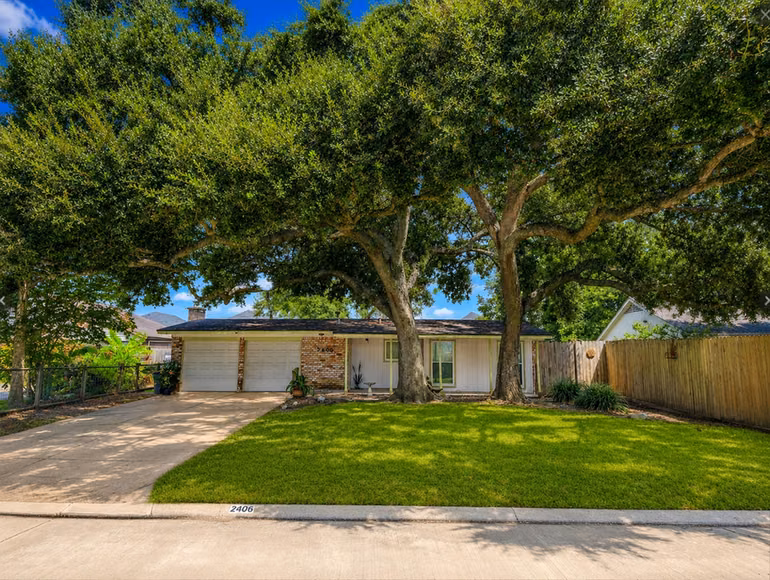 Photo of 2406 Bayou Drive, League City, TX 77573