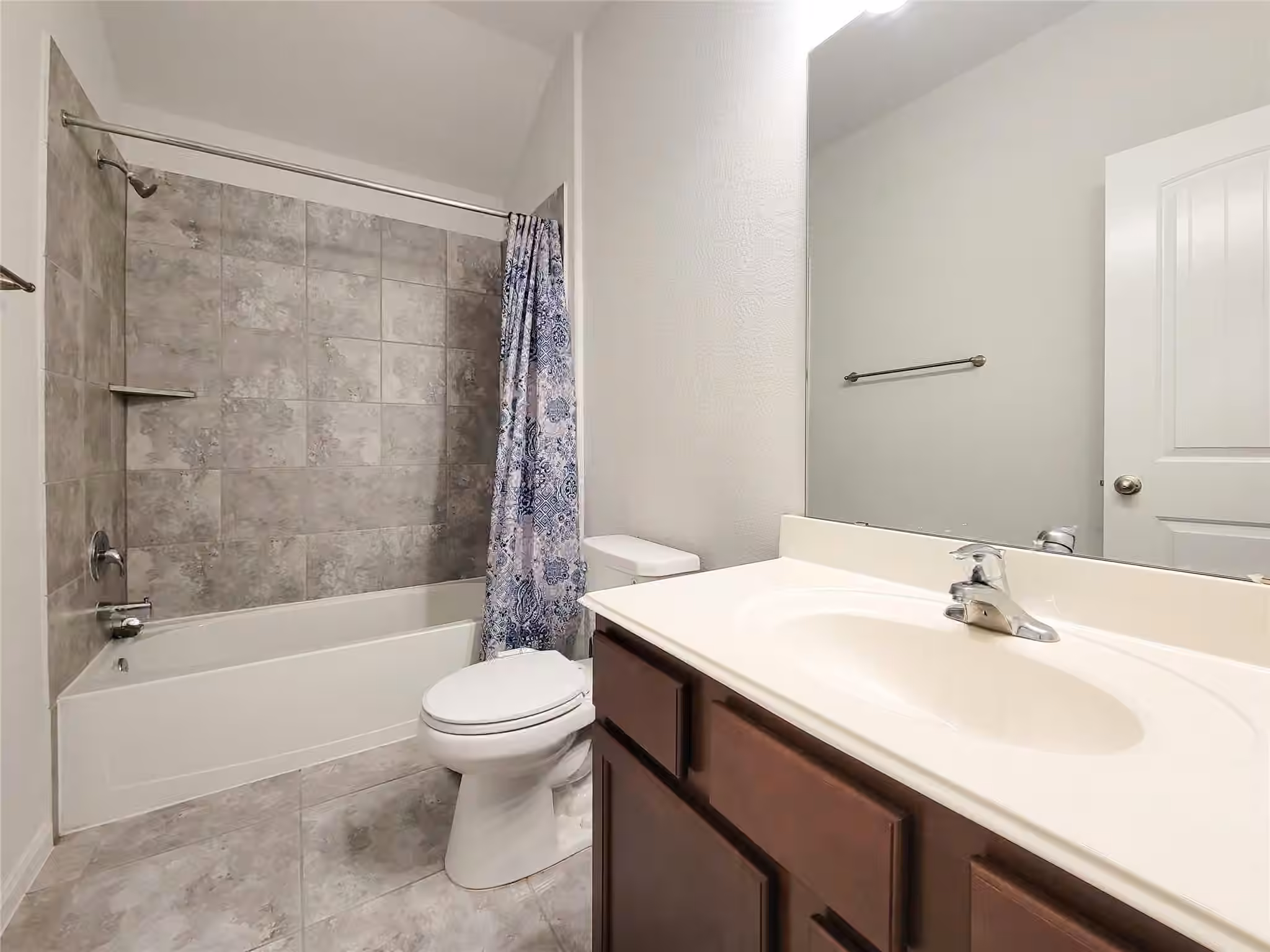 Photo 5 of 6523 Fiddlewood Thicket Lane, Katy, TX