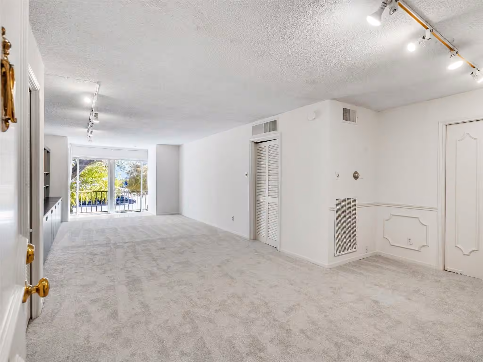 Photo 2 of 5050 Ambassador Way 218, Houston, TX