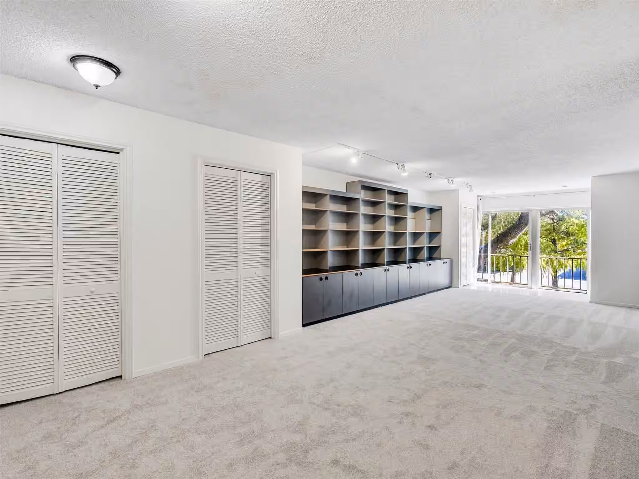 Photo 7 of 5050 Ambassador Way 218, Houston, TX