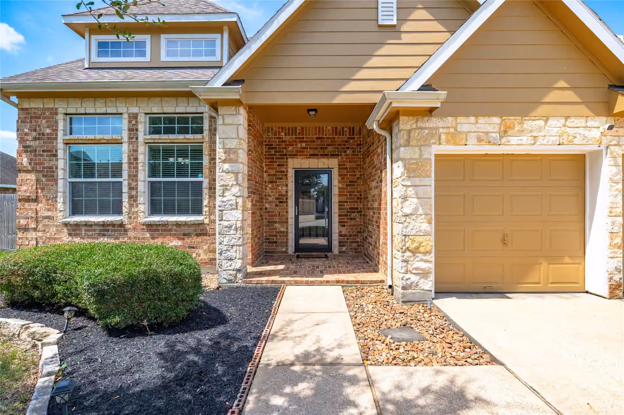 Photo 7 of 9611 Indian Trail, Mont Belvieu, TX