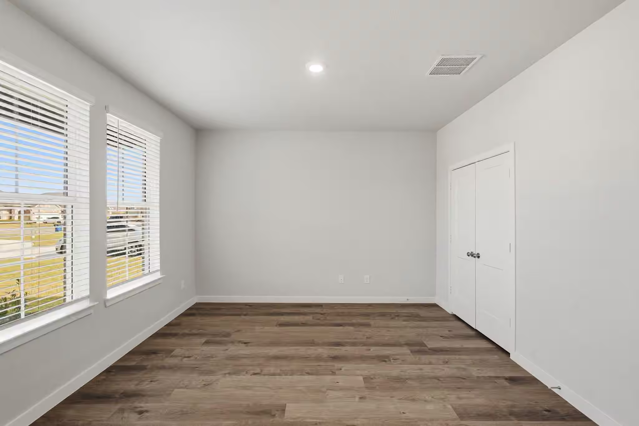 Photo 4 of 117 Bayou Bend Court, Angleton, TX