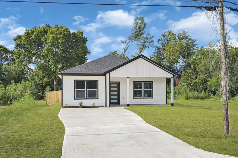 Photo 2 of 2429 Boss Street, La Marque, TX