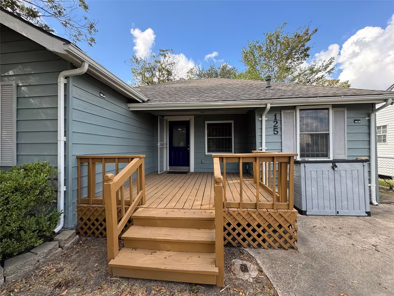Photo 3 of 125 Pomeroy Avenue, Pasadena, TX