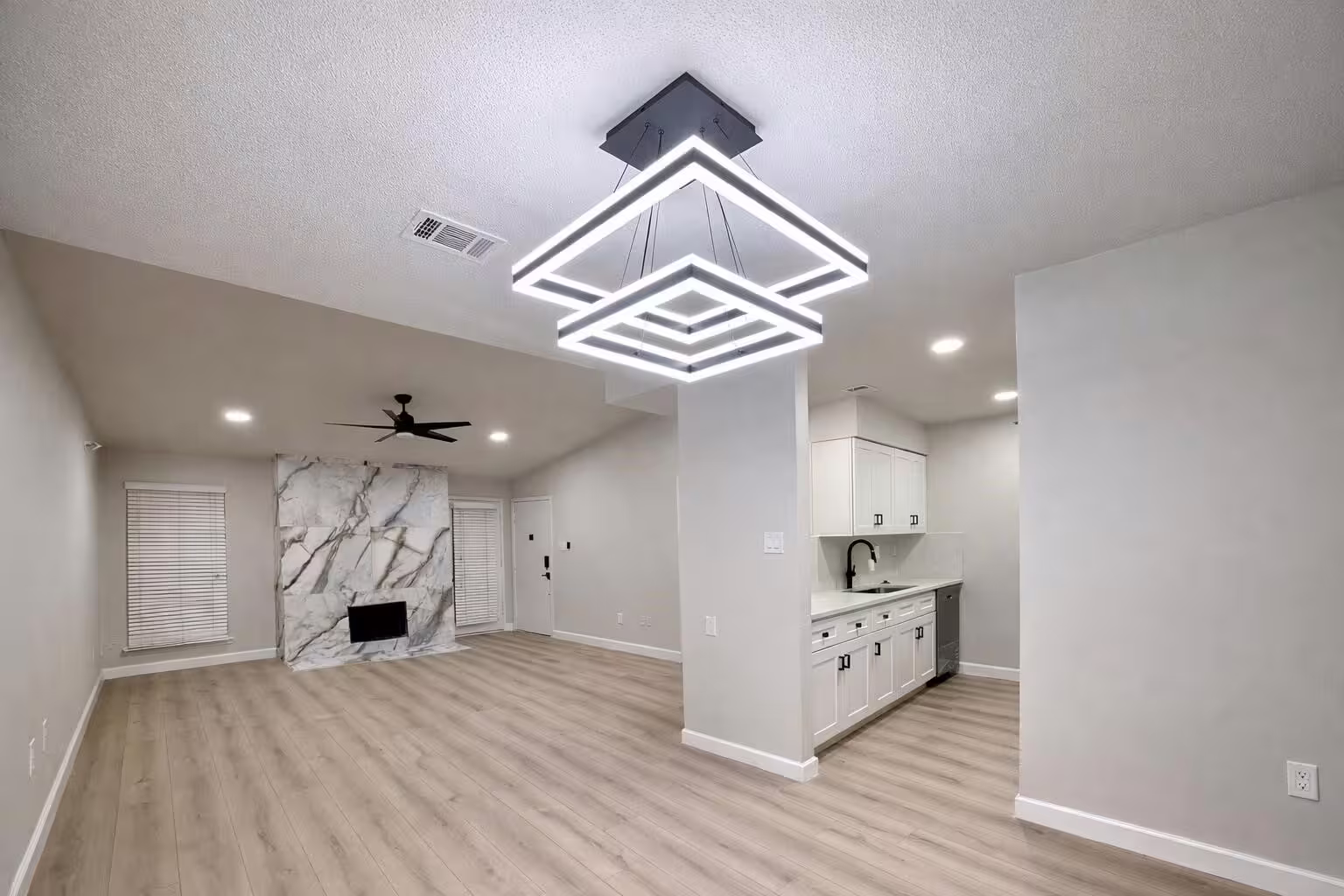 Photo 4 of 2125 Augusta Drive 74, Houston, TX