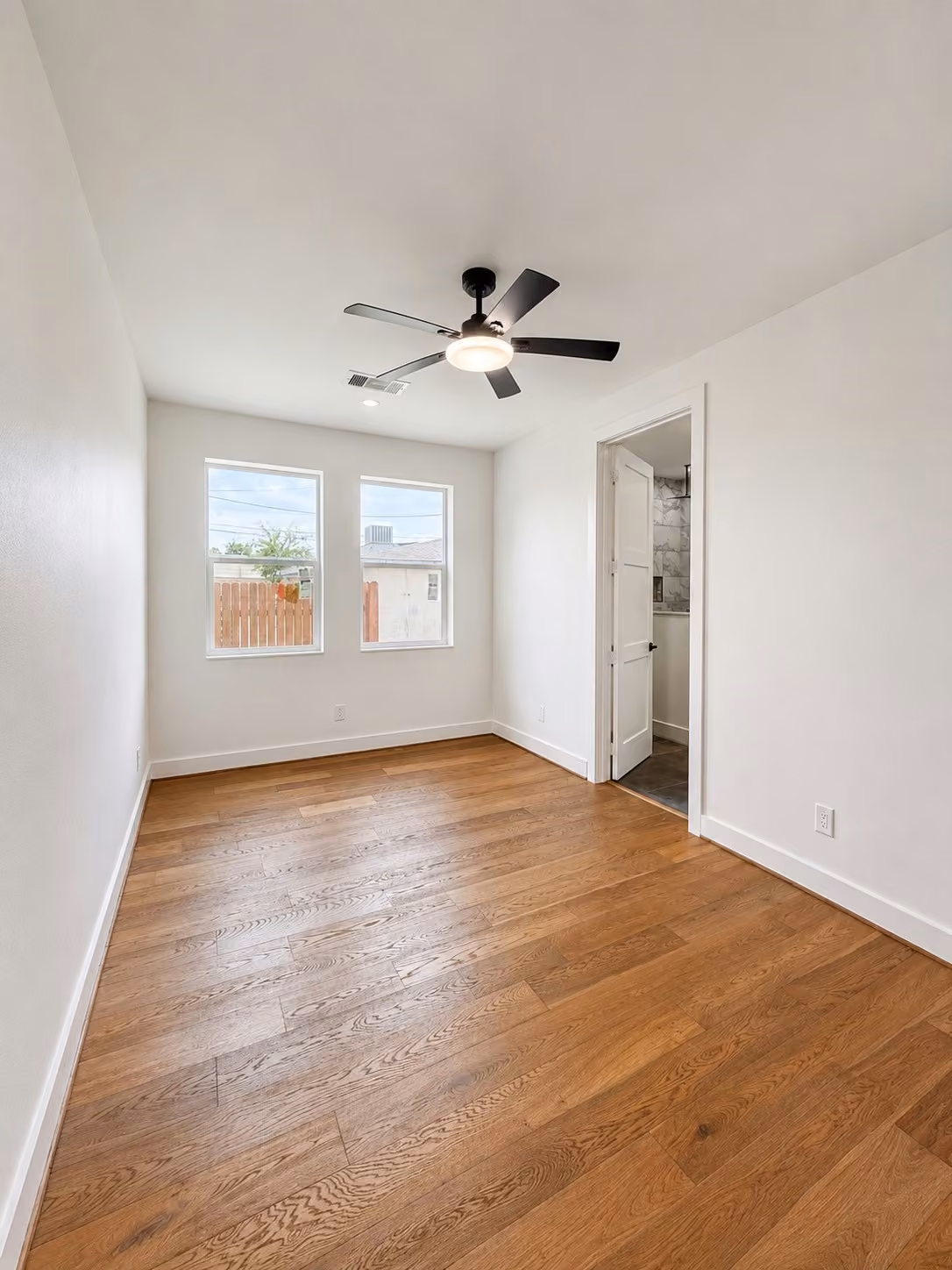 Photo 3 of 2210 Brackenridge Street, Houston, TX