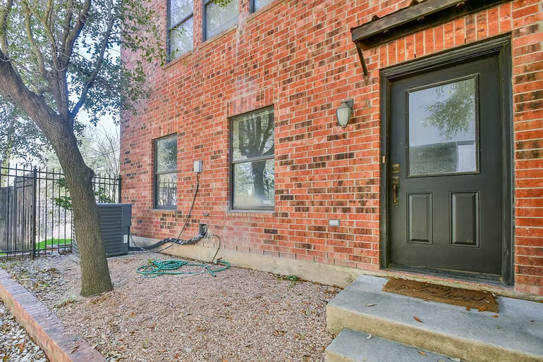 Photo 2 of 2422 Navigation Boulevard A, Houston, TX