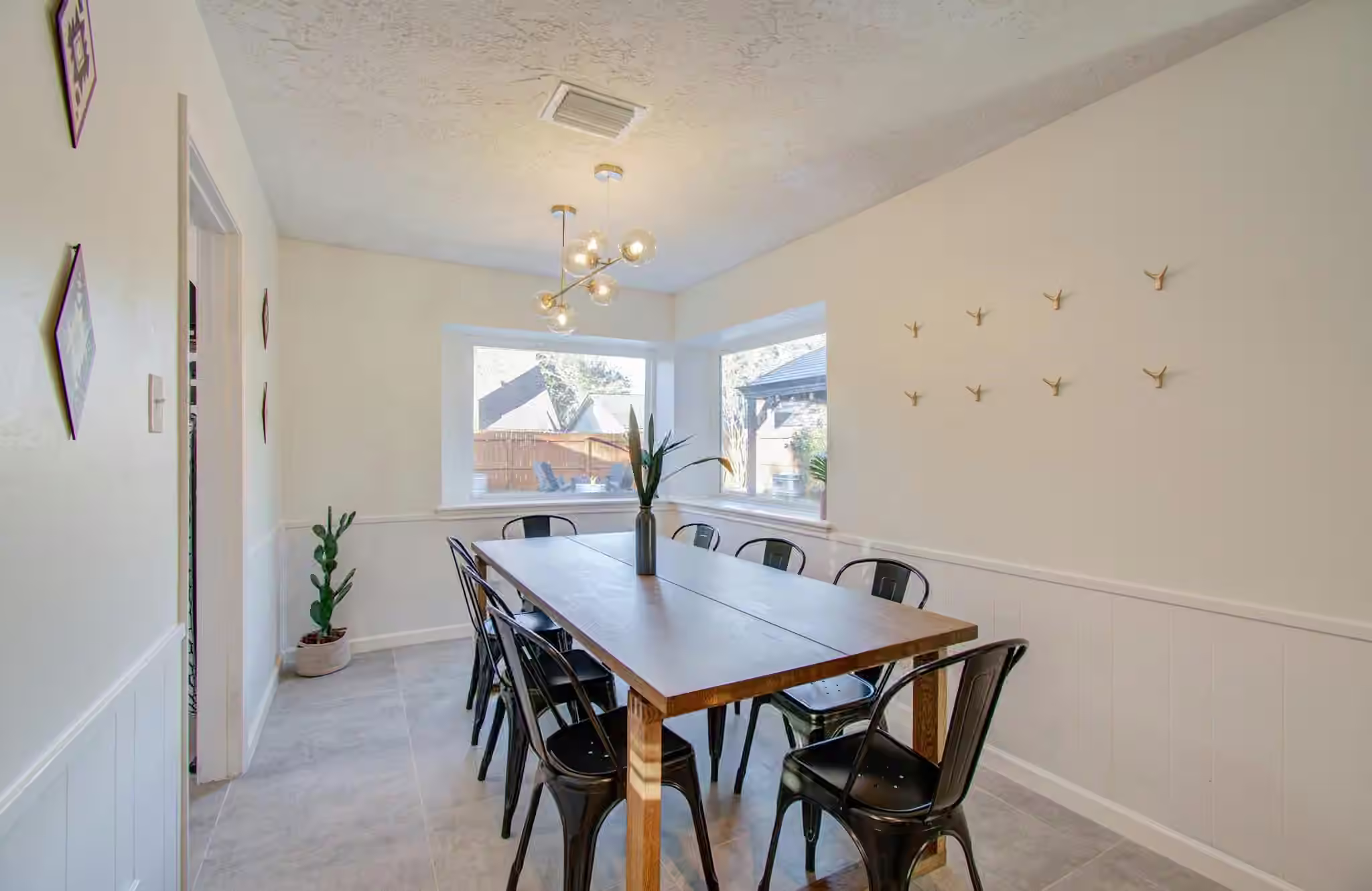 Photo 3 of 9614 Springmont Drive, Houston, TX