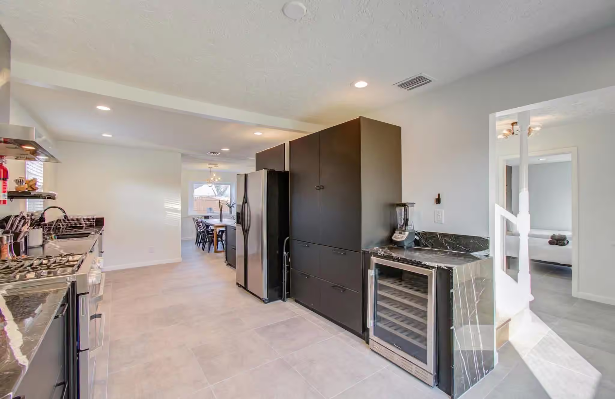 Photo 5 of 9614 Springmont Drive, Houston, TX