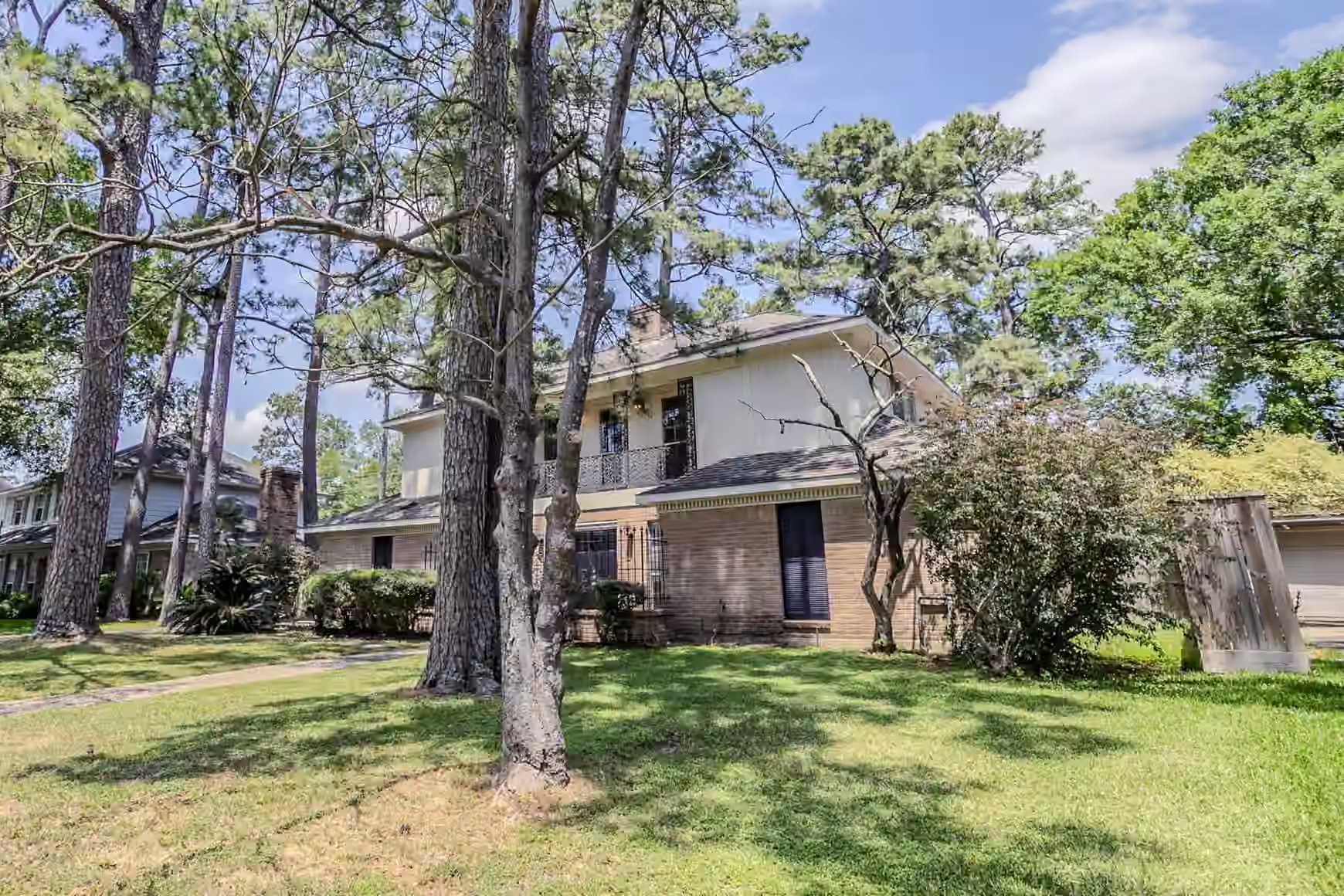 Photo 2 of 10610 Dunbrook Drive, Houston, TX