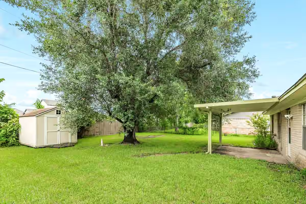 Photo 6 of 129 La Laja Drive, Angleton, TX