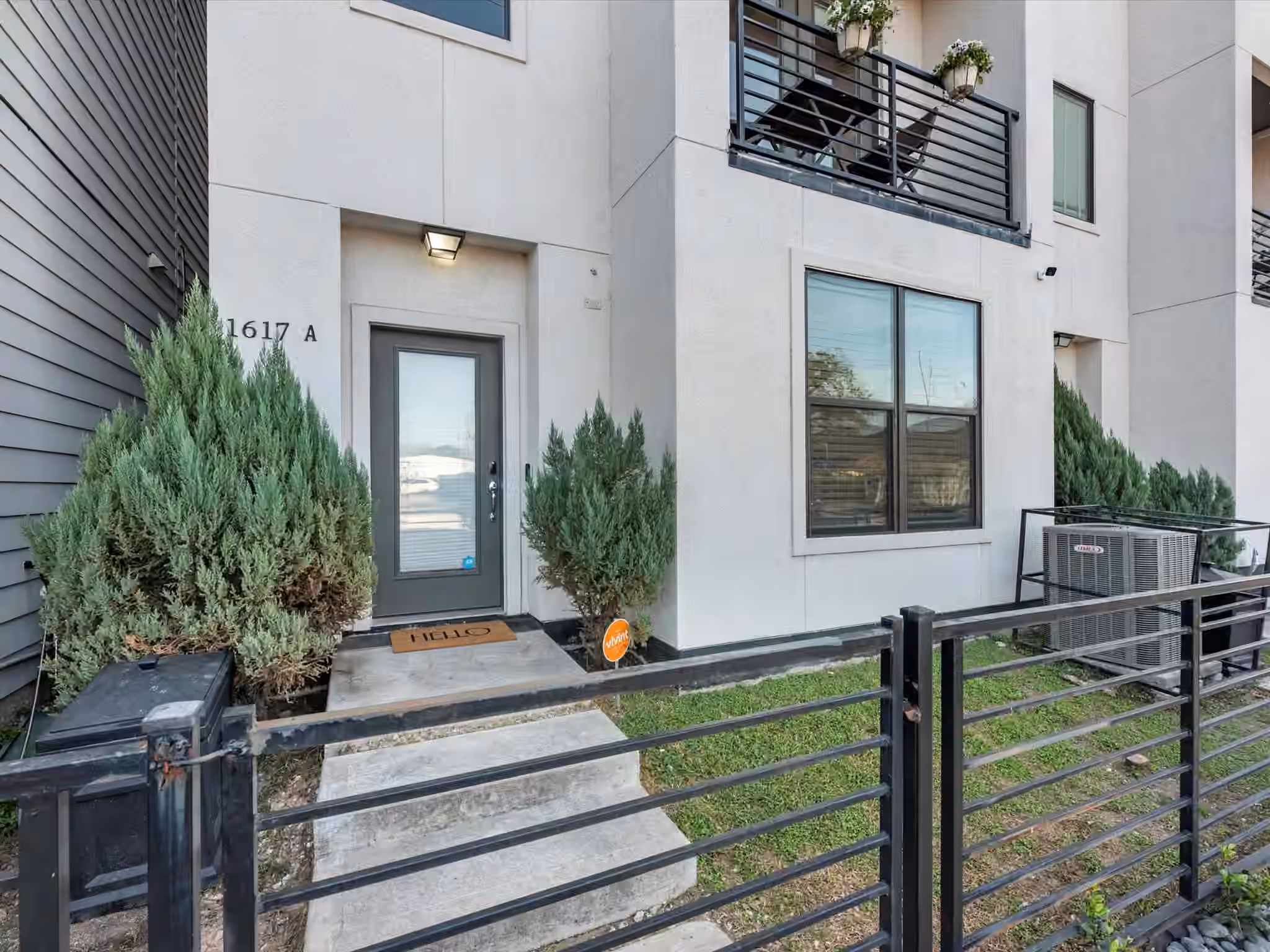 Photo 2 of 1617 Milby Street A, Houston, TX