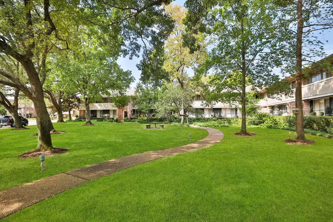 Photo 3 of 666 S Ripple Creek Drive 666, Houston, TX