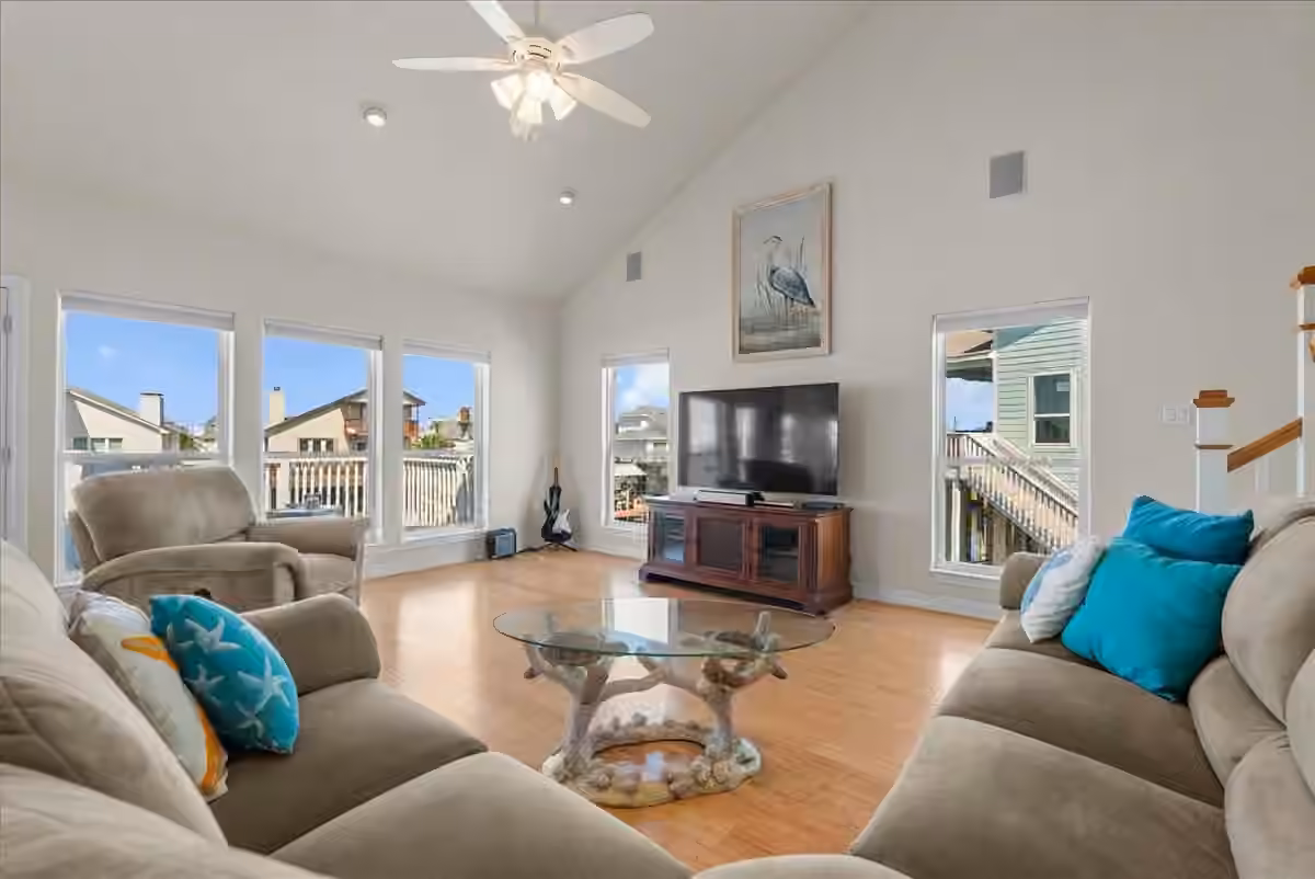 Photo 4 of 314 Windward Way, Tiki Island, TX