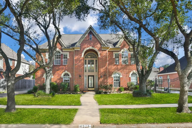 Photo 2 of 4323 Magnolia Lane, Sugar Land, TX