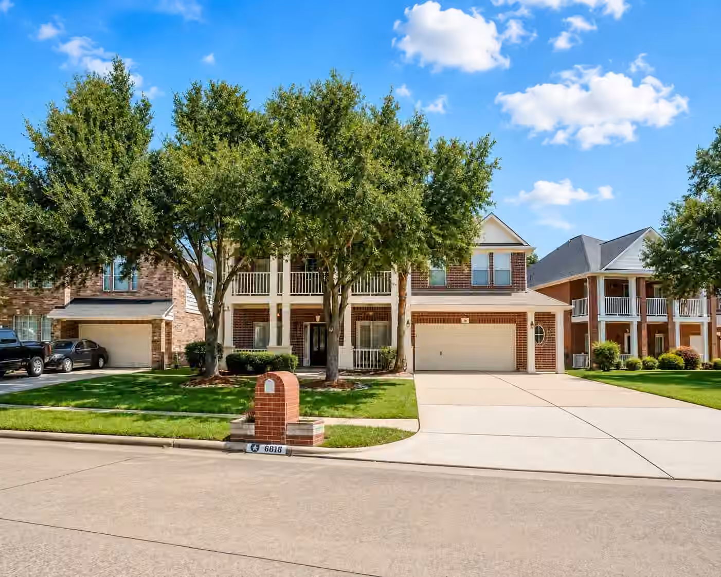 Photo 4 of 6818 Russelfield Lane, Houston, TX
