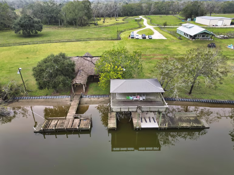 Photo 2 of 3559 Fm 521 Road, Brazoria, TX