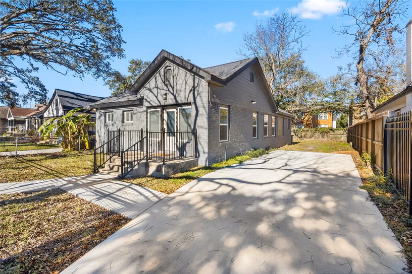 Photo 2 of 2711 Eagle Street, Houston, TX
