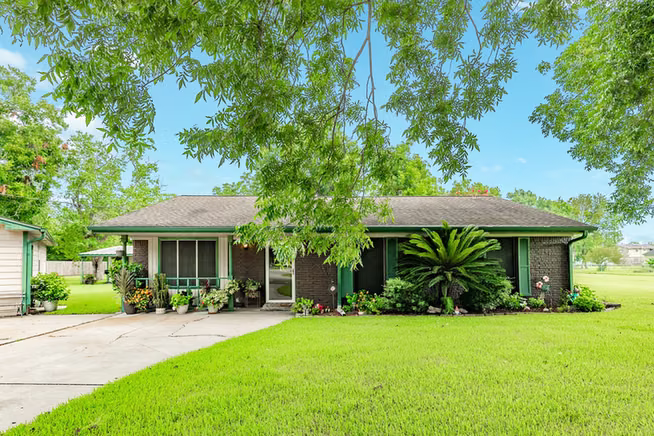 Photo of 208 Lostracco Street, Angleton, TX 77515