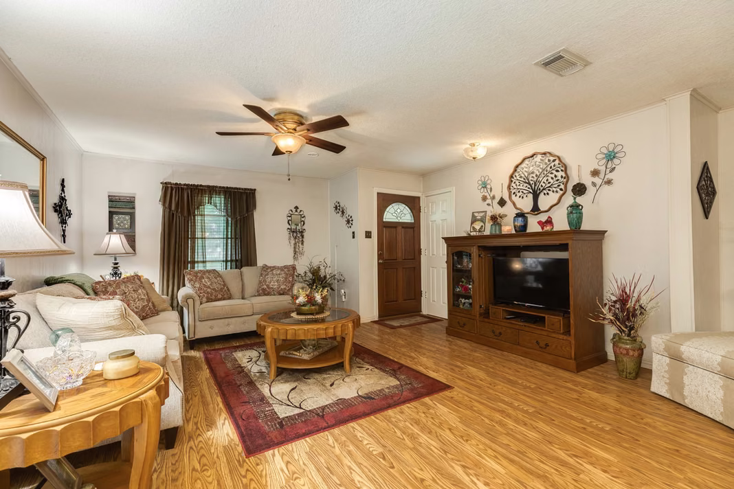 Photo 4 of 208 Lostracco Street, Angleton, TX