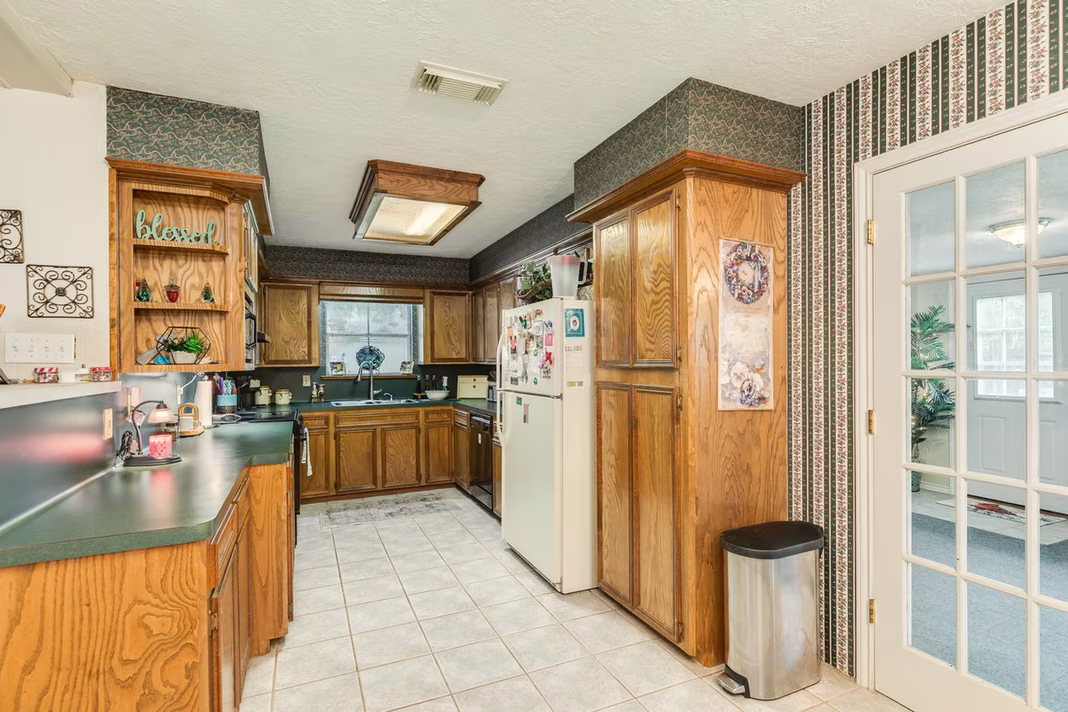 Photo 6 of 208 Lostracco Street, Angleton, TX