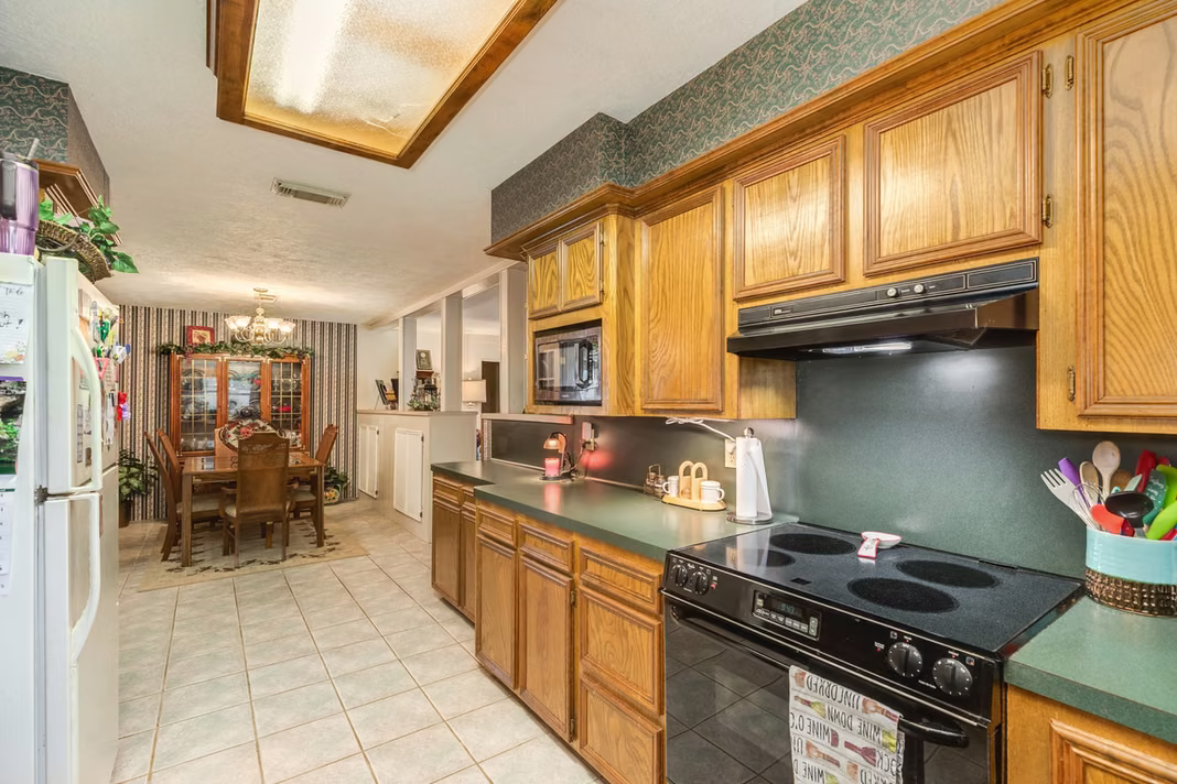 Photo 7 of 208 Lostracco Street, Angleton, TX