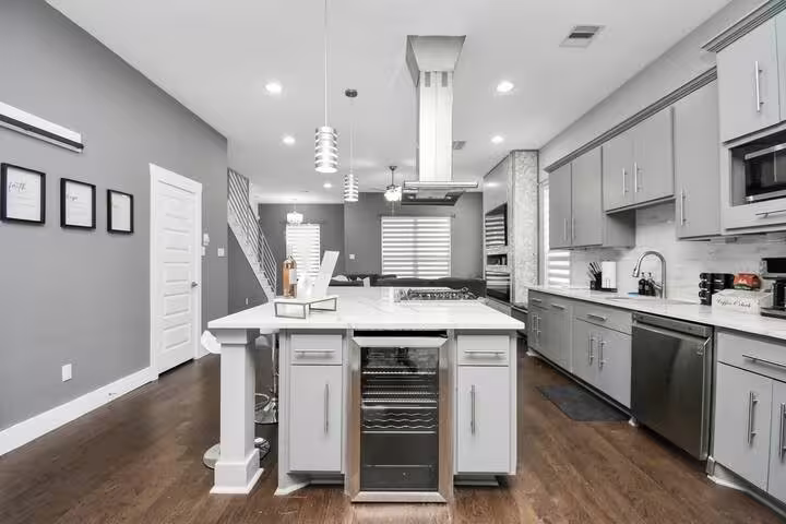 Photo 7 of 7513 Knox Street, Houston, TX