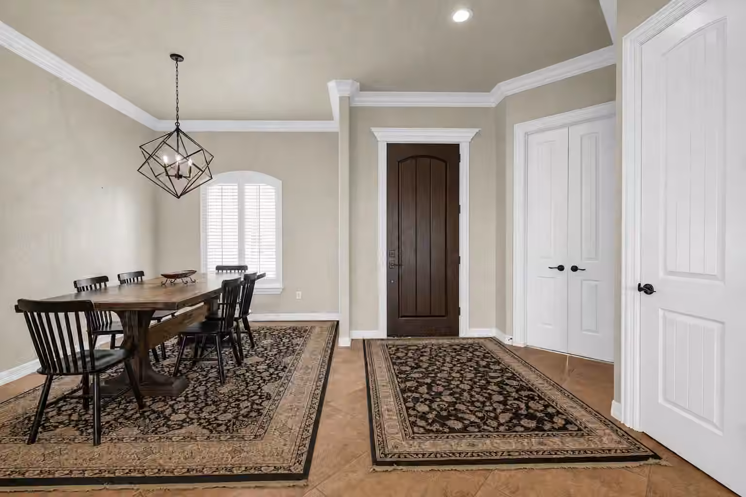 Photo 4 of 1016 Shady Oaks Drive, Angleton, TX