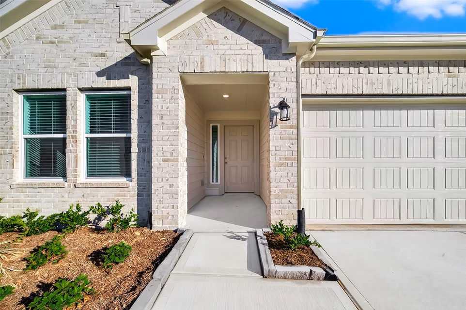 Photo 2 of 2118 Spring Hollow Dr Drive, Baytown, TX