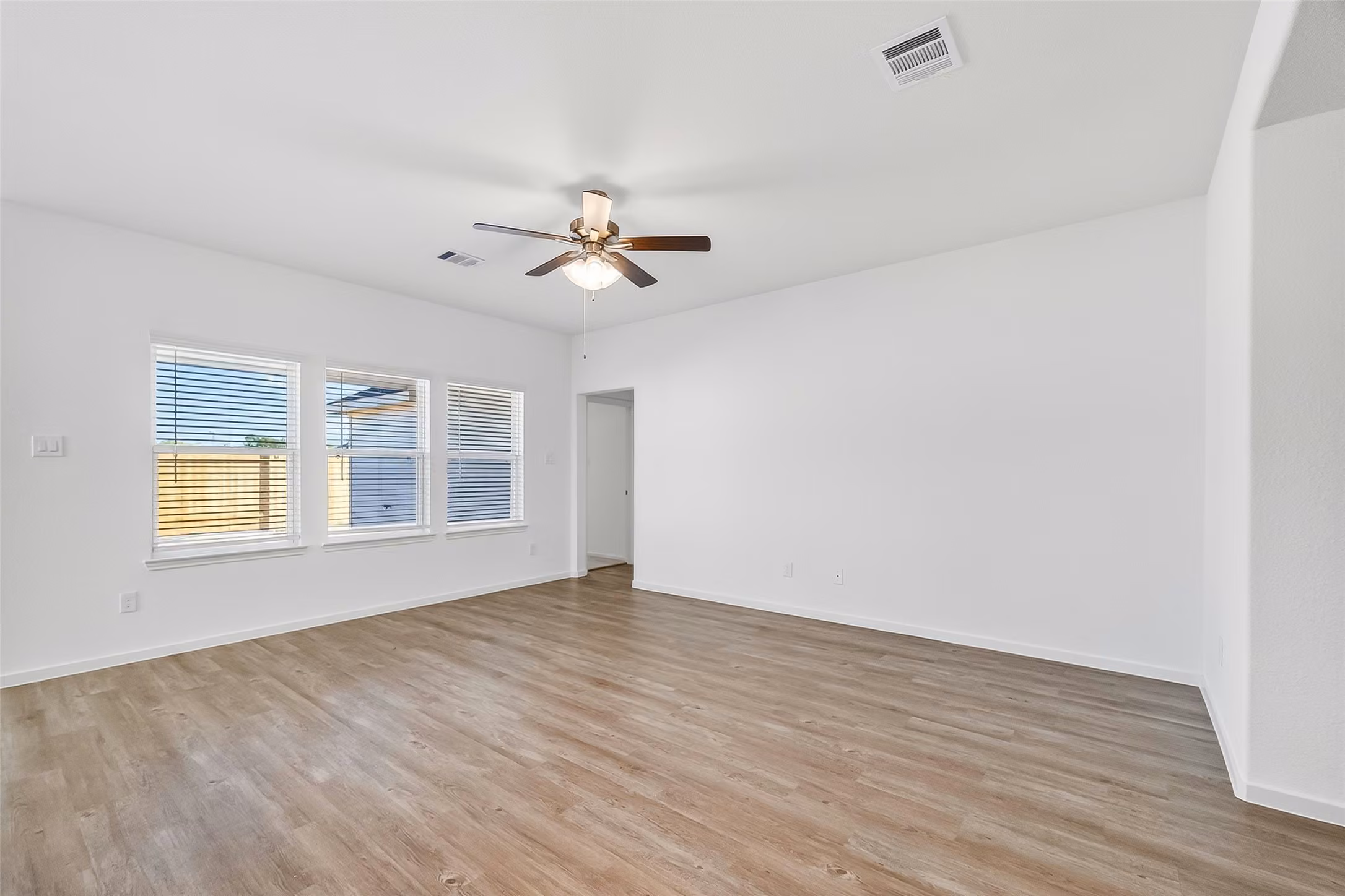 Photo 7 of 2118 Spring Hollow Dr Drive, Baytown, TX